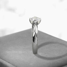 Load image into Gallery viewer, Genuine Silver Engagement Ring P145
