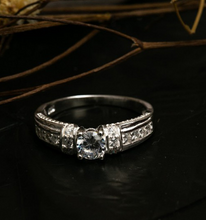 Load image into Gallery viewer, PREMIUM Genuine Silver Engagement Ring P185
